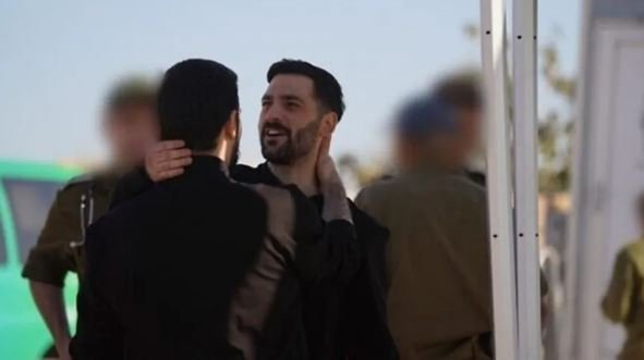 Hamas entrega 20 reféns a Israel e troca de prisioneiros começa sob mediação dos EUA 2 Hamas entrega 20 reféns a Israel e troca de prisioneiros começa sob mediação dos EUA - Imagem do artigo