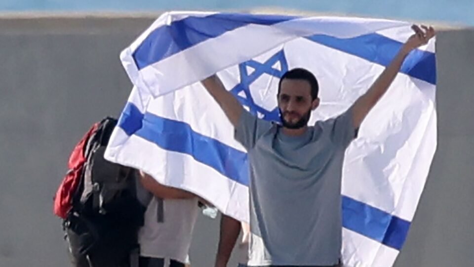 Processo de paz no Oriente Médio avança com libertação de reféns, mas Hamas resiste 2 Processo de paz no Oriente Médio avança com libertação de reféns, mas Hamas resiste - Imagem do artigo