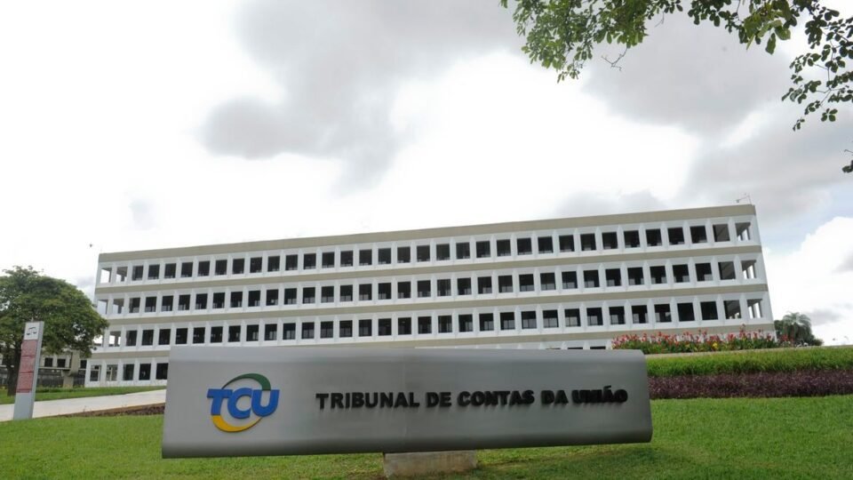 TCU suspende exigência e permite ao governo usar piso da meta fiscal 2 TCU suspende exigência e permite ao governo usar piso da meta fiscal - Imagem do artigo