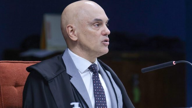 Moraes exibe mensagens que citam Fux ao sustentar acusação contra núcleo de desinformação 2 Moraes exibe mensagens que citam Fux ao sustentar acusação contra núcleo de desinformação - Imagem do artigo