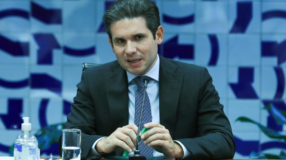 Câmara acelera projeto que veta tarifa de bagagem de mão em voos 2 Câmara acelera projeto que veta tarifa de bagagem de mão em voos - Imagem do artigo