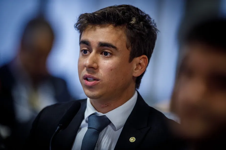 NIKOLAS VISITA BOLSONARO E SOLTA O VERBO