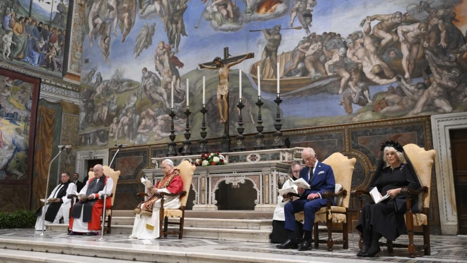 Charles III reza com Papa Leão XIV e sinaliza reconciliação histórica entre Londres e Roma 2 Charles III reza com Papa Leão XIV e sinaliza reconciliação histórica entre Londres e Roma - Imagem do artigo