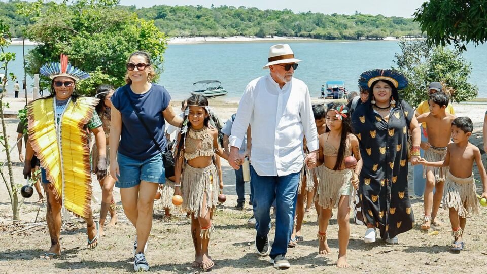 Exportadores sofrem com novas tarifas enquanto Lula navega pela Amazônia antes da COP 30 2 Exportadores sofrem com novas tarifas enquanto Lula navega pela Amazônia antes da COP 30 - Imagem do artigo