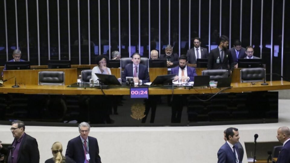 Governo acelera novas taxas e autoriza reajuste bilionário ao Judiciário 2 Governo acelera novas taxas e autoriza reajuste bilionário ao Judiciário - Imagem do artigo