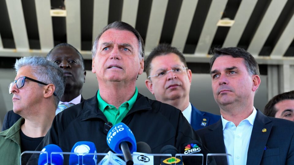 Flávio Bolsonaro acusa Moraes de “vingança” e chama julgamento de “farsa” 2 Flávio Bolsonaro acusa Moraes de “vingança” e chama julgamento de “farsa” - Imagem do artigo