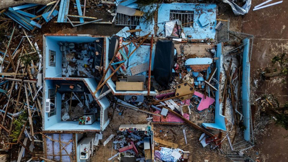 Tornado rasga Rio Bonito do Iguaçu e mobiliza reconstrução rápida 2 Tornado rasga Rio Bonito do Iguaçu e mobiliza reconstrução rápida - Imagem do artigo