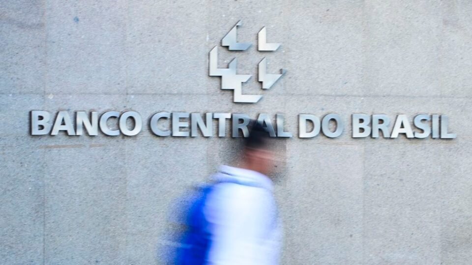 Banco Central reafirma Selic em 15% e afasta pressões de Lula por corte imediato 2 Banco Central reafirma Selic em 15% e afasta pressões de Lula por corte imediato - Imagem do artigo